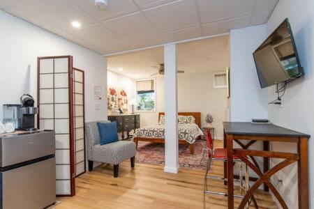 Cozy Private Apt Near Downtown Burlington Exterior foto